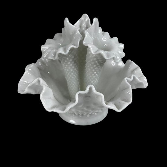 Fenton White Hobnail Epergne 3 Horn Milk Glass Ruffled Trumpet Vase Crimped VTG - Picture 1 of 13